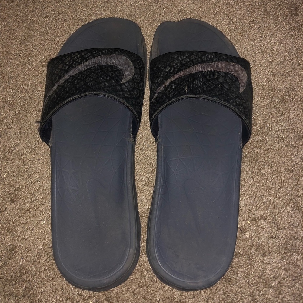 black nike slides